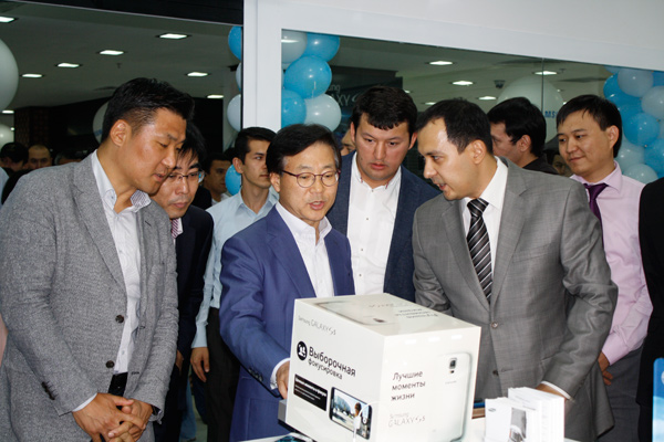Samsung открыл новый брендшоп в Ташкенте