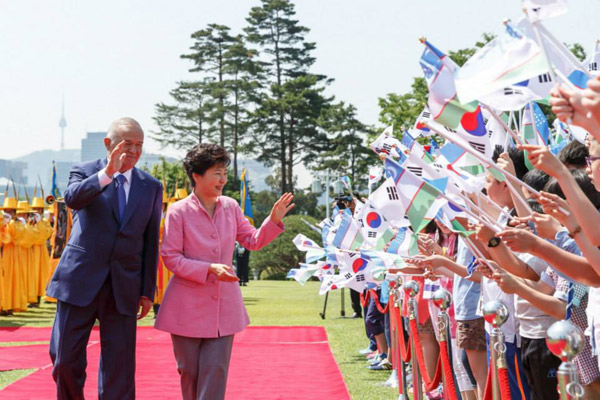 Uzbek President visits South Korea