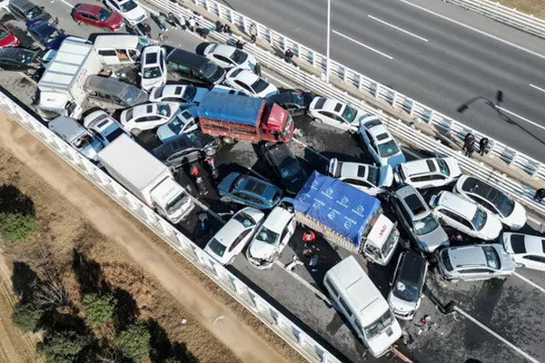 Accident involving 200 cars occurs in China