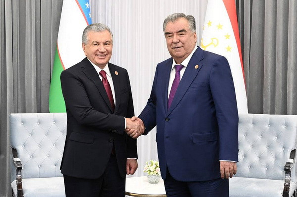 Presidents of Uzbekistan and Tajikistan discuss current issues of bilateral cooperation