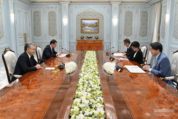 President of Uzbekistan receives the Minister of Foreign Affairs of Japan