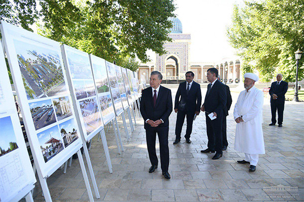 Shavkat Mirziyoyev visits Imam Bukhari Mausoleum
