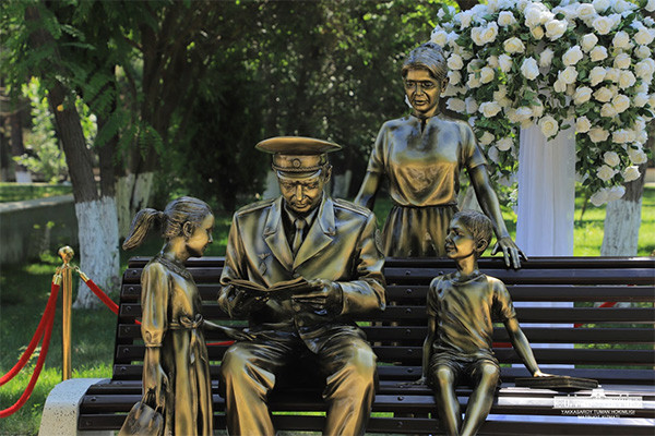 Monument "Kitobkhon Oila" - "Reading Family" opened in Tashkent