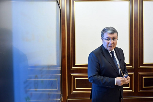 Vazirliklar hukumat ko‘rsatmalariga qaramasdan normativ hujjatlar qabul qilish huquqiga ega bo‘ladi