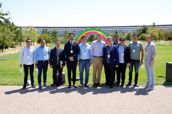 Minister of ICT discusses the expansion of cooperation with the management of Apple in the United States