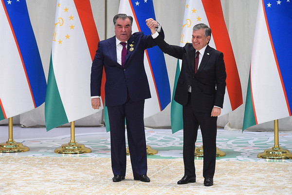 Presidents of Uzbekistan and Tajikistan hold telephone conversation