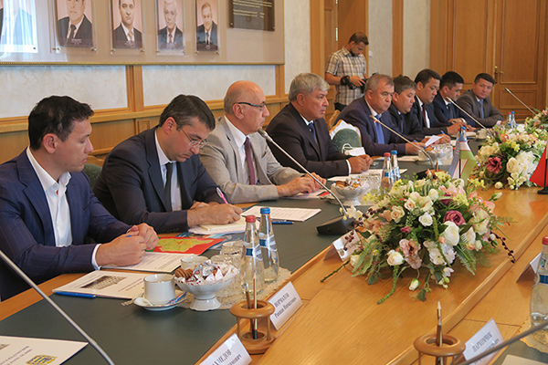 Delegation of Tashkent region holds negotiations with the head of Minsk region