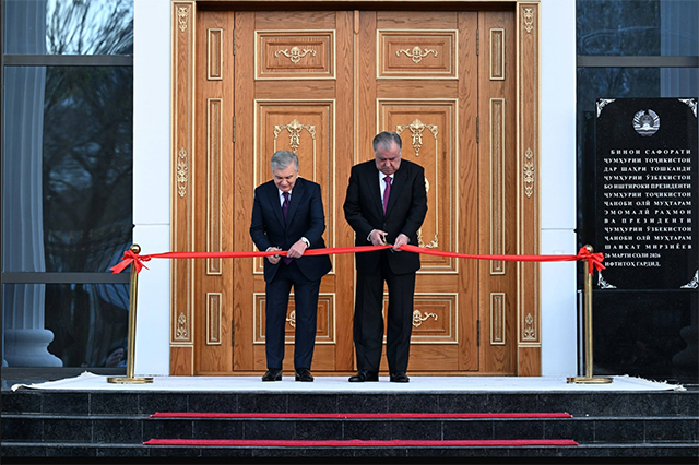 Мирзиёев и Рахмон открыли новое здание посольства Таджикистана в Ташкенте