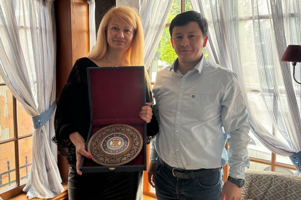 A delegation of the Uzcharmsanoat Association is in the Russian Federation