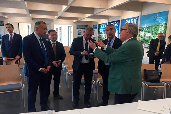 Jahongir Artikhodjaev visits Kompetenzzentrum - Großsiedlungen and Wertstoff Union Berlin