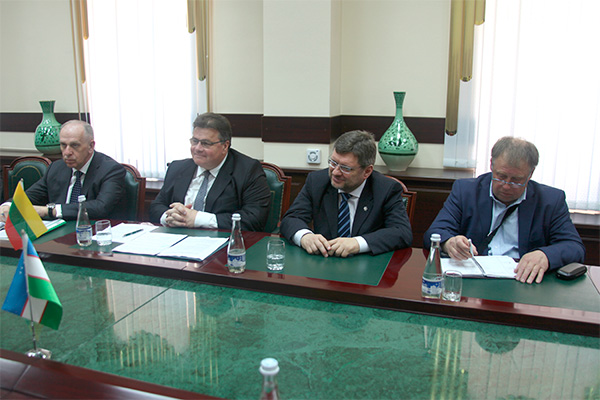 Lithuanian FM holds talks at Ministry of Foreign Trade of Uzbekistan