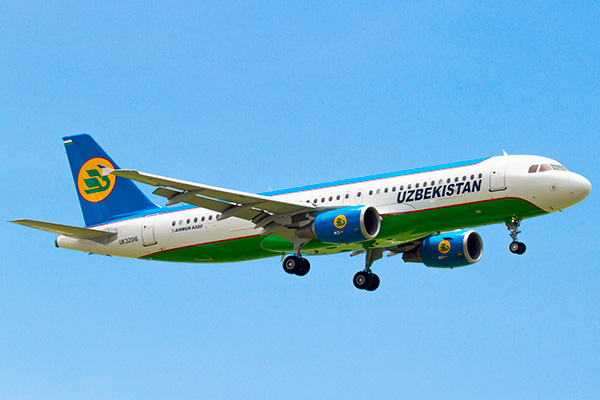 Uzbekistan Airways samolyoti Moskvaga qo‘nish vaqtida dvigatelida muammo yuzaga keldi