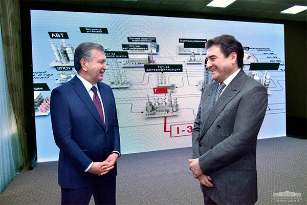 Uzbek President pays visit to Ferghana Oil Refinery