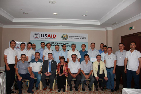 USAID Ўзбекистон билан божхона расмийлаштируви вақтини қисқартириш борасида ҳамкорлик қилмоқда