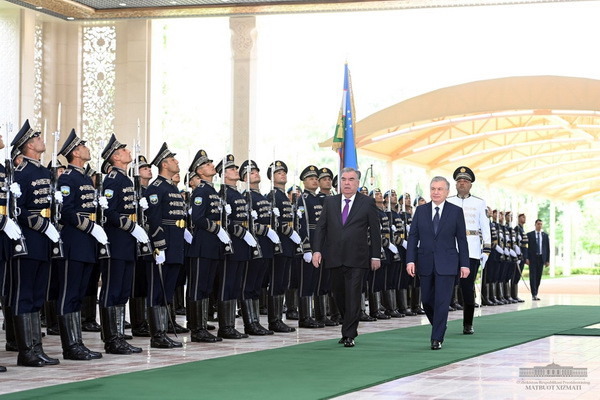 A solemn ceremony of welcoming the leader of Tajikistan was held