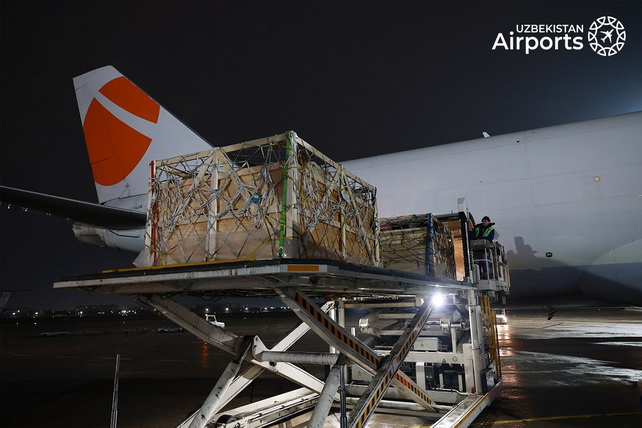 Европадан 93 тонна тирик қорамол олиб келган Boeing 747 самолёти Тошкентга етиб келди