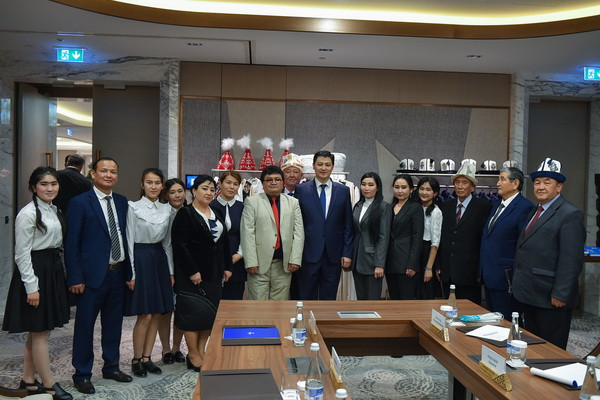 The Prime Minister of the Kyrgyz Republic meets with representatives of the Kyrgyz diaspora of Jizzakh region
