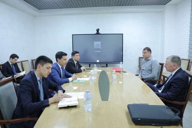 AQSh maxsus elchisi O‘zbekiston milliy terma jamoasini 2026 yilgi jahon chempionatiga yo‘llanma olgani bilan tabrikladi