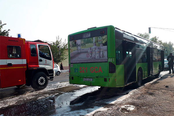 Bus catches fire in Tashkent
