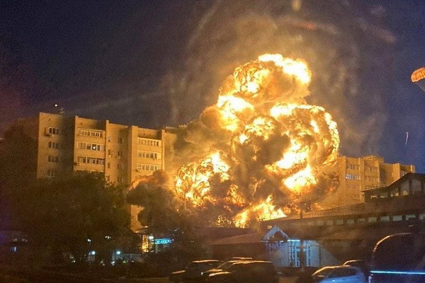 Su-34 military plane crashed on a residential building in Yeysk
