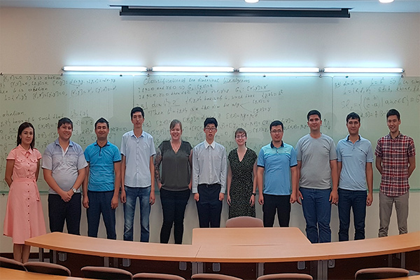 IUT Professor holds a mathematics course for students of USA