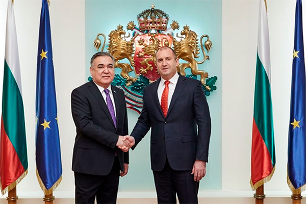 Ambassador of Uzbekistan presents his credentials to the President of Bulgaria