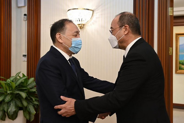 Issues of strengthening Uzbek - Kazakh cooperation in the field of health care, education and science discussed.