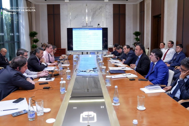 Representatives of the Ministry of Economy and Finance and the International Monetary Fund discuss macroeconomic processes in Uzbekistan