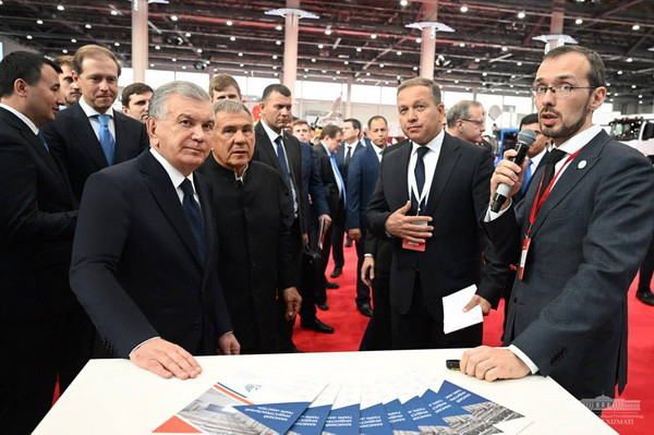 Ўзбекистон Президенти Татаристон саноат салоҳияти кўргазмаси билан танишди