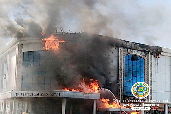 Fire damages building of supermarket in Tashkent