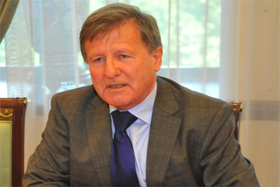 Uzbek FM holds talks with visiting EU envoy