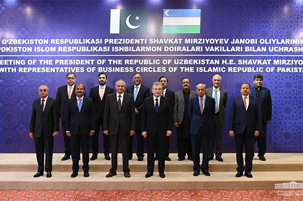 Shavkat Mirziyoyev meets with Pakistan businesspeople