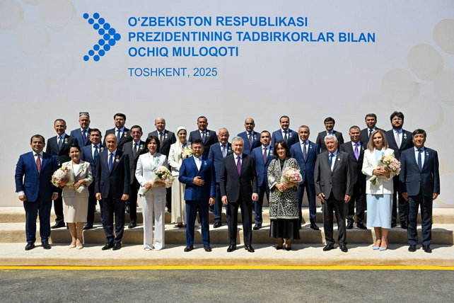 Prezident iqtisodiyot va eksportni rivojlantirishga hissa qo‘shgan tadbirkorlarga davlat mukofotlarini topshirdi