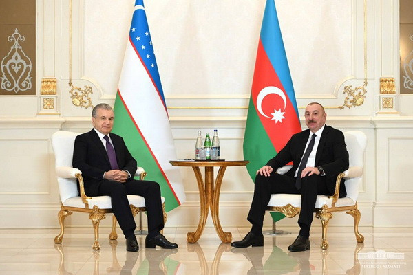 Leaders of Uzbekistan and Azerbaijan stressthe importance of stepping up practical cooperation