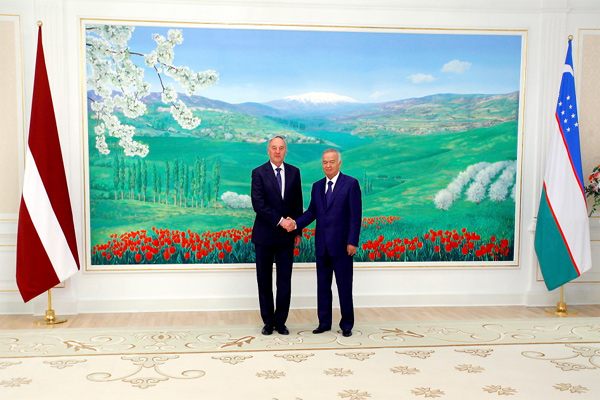 Presidents of Uzbekistan and Latvia hold negotiations