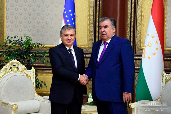 Shavkat Mirziyoyev and Emomali Rahmon holds a meeting