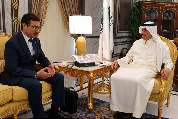 Uzbek Ambassador to Saudi Arabia meets IDB Group President