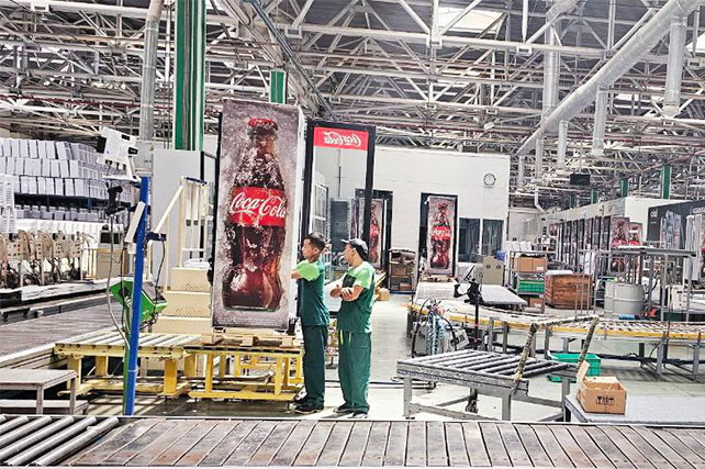 Coca-Cola kompaniyasi vakillari Artel korxonasiga tashrif buyurdi