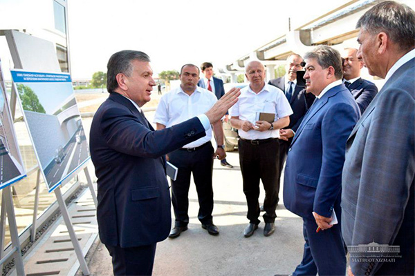 Uzbek leader familiarizes himself with construction projects
