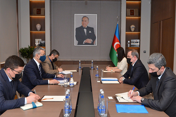 Uzbek envoy holds talks with FM of Azerbaijan