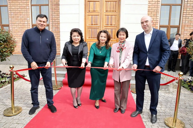 Exhibition of 100 Masterpieces by Dilorom Mamedova Opens in Tashkent