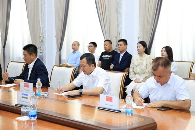 Фарғона вилояти ҳокими Hunan Zhongwei Group делегацияси билан учрашди
