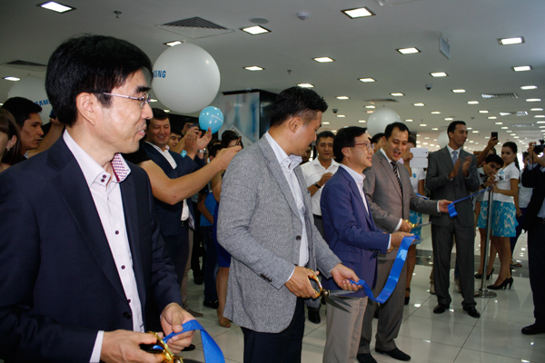 Samsung opens brand shop at Samarqand Darvoza