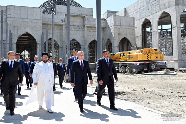 President visits the Imam Bukhari Mausoleum