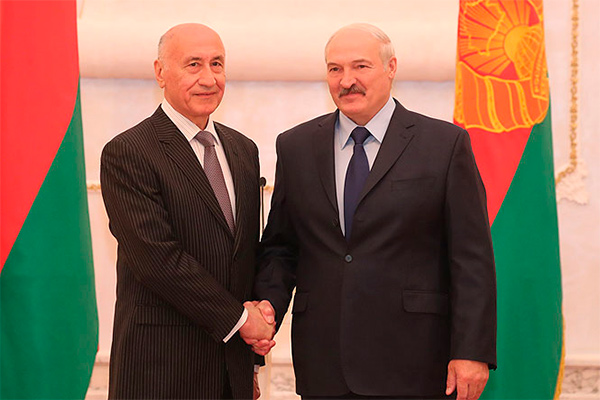 Ambassador of Uzbekistan presents his credentials to the President of Belarus