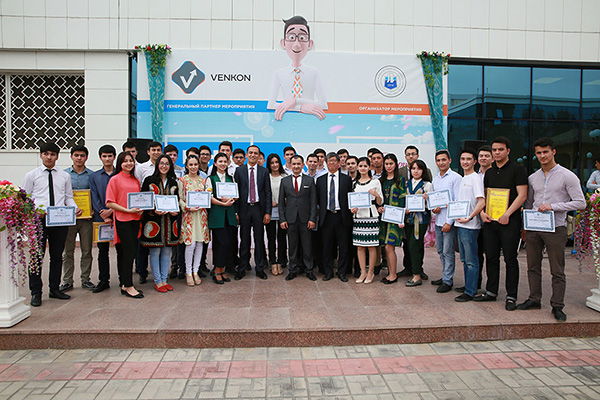 Outstanding IUT students receive academic scholarship for 2018 Spring Semester