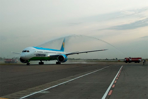 Fifth Dreamliner of Uzbekistan Havo Yollari performs its first flight