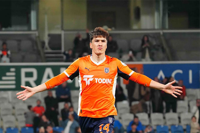 «Истанбул Башакшехир» выкупил Эльдора Шомуродова