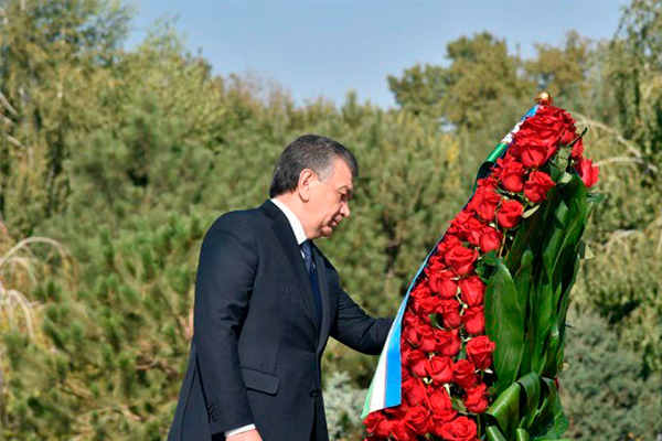Uzbek President honors memory of Islam Karimov