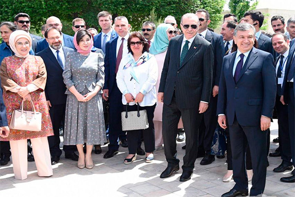 Uzbek and Turkish Presidents visit Bakhauddin Naqshband mausoleum